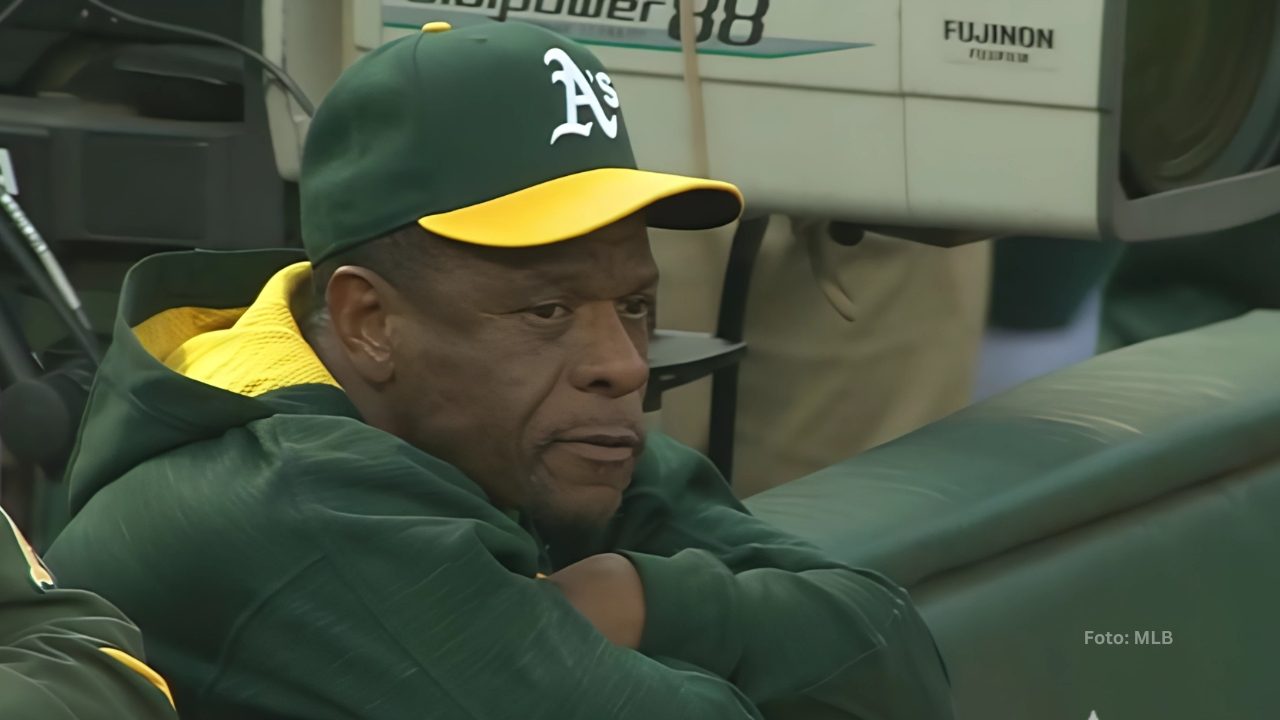 Rickey Henderson en el dugout de Oakland Athletics