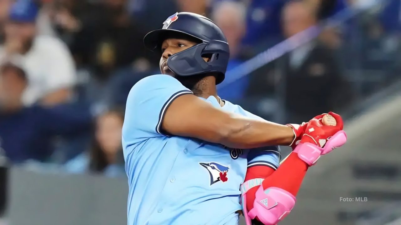 Vladimir Guerrero Jr. tomando un turno con Toronto Blue Jays