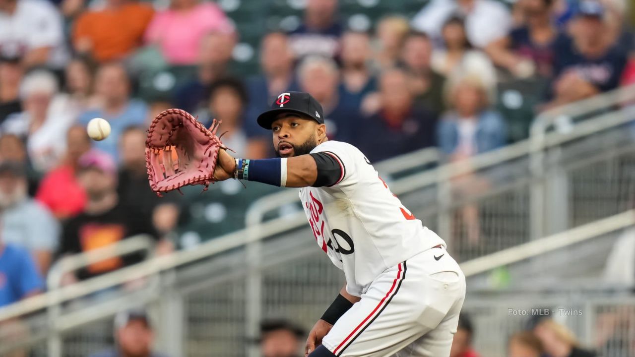 Carlos Santana llegó a Cleveland Guardians como su reemplazo en la primera base.