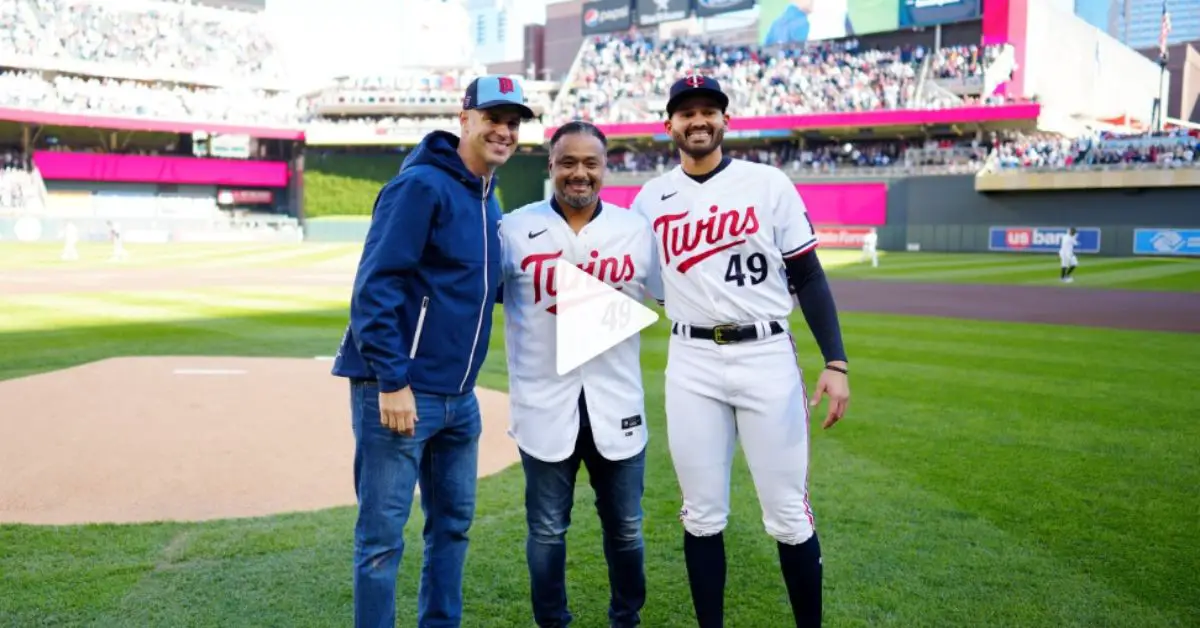 Johan Santana lanzó la primera bola en el tercer juegos de ALDS