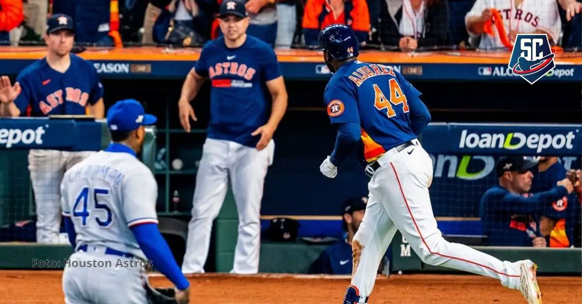 Yordan Alvarez le conectó homerun a Aroldis Chapman en el Juego 2 de ALCS