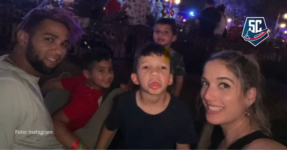 El estelar pelotero cubano, Lourdes Gurriel Jr., reapareció en las redes en un viaje familiar