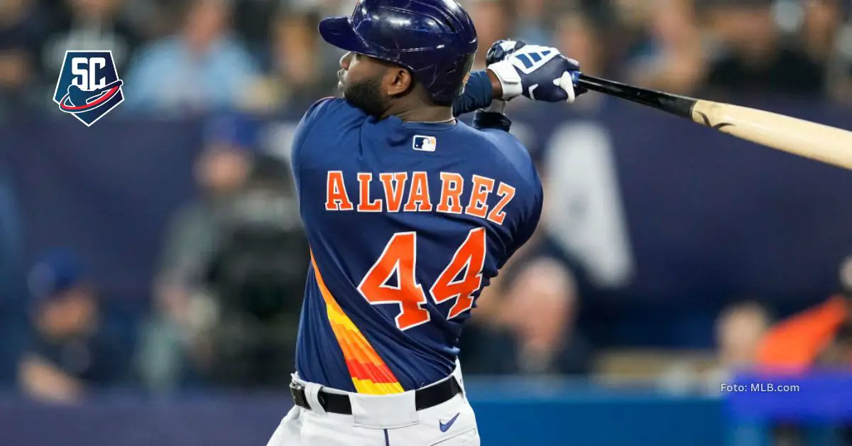 Yordan Alvarez elevó su promedio a .400