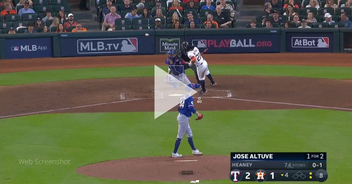 Jose Altuve catches a ball in Texas (+VIDEO) against Houston