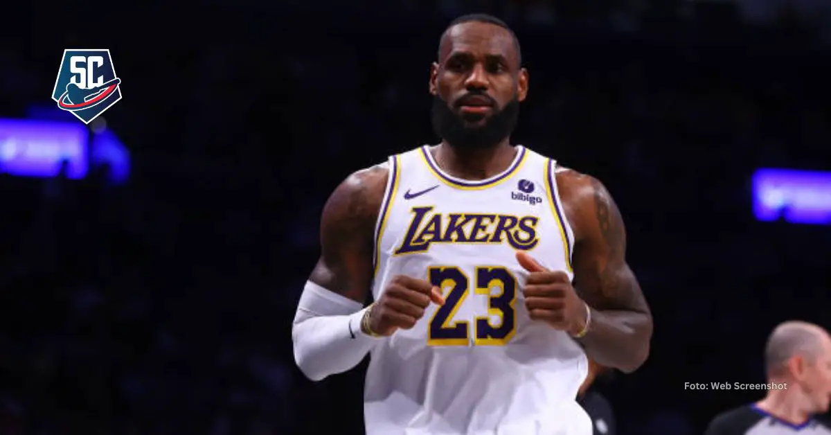 El alero de Lakers brilla pese a su edad