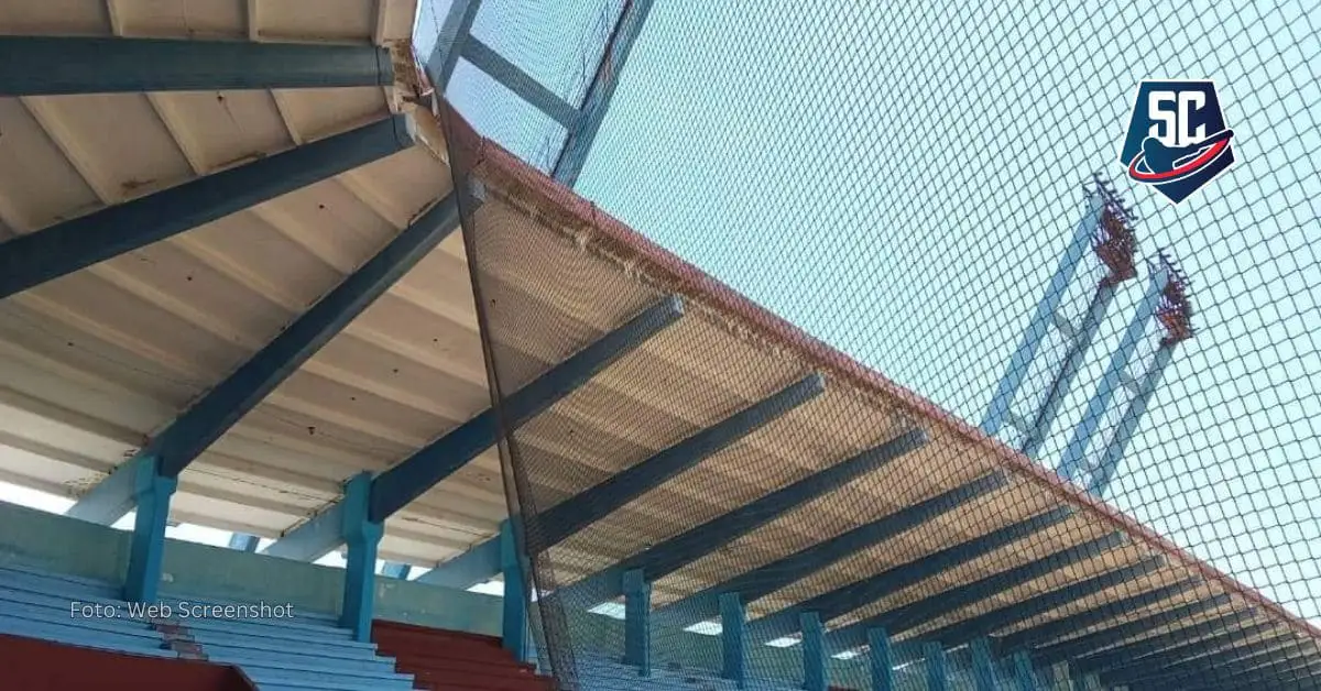 Autoridades de la Serie Nacional del Beisbol cubano impidieron la entrada del público a un sector de un estadio por peligro de derrumbe.