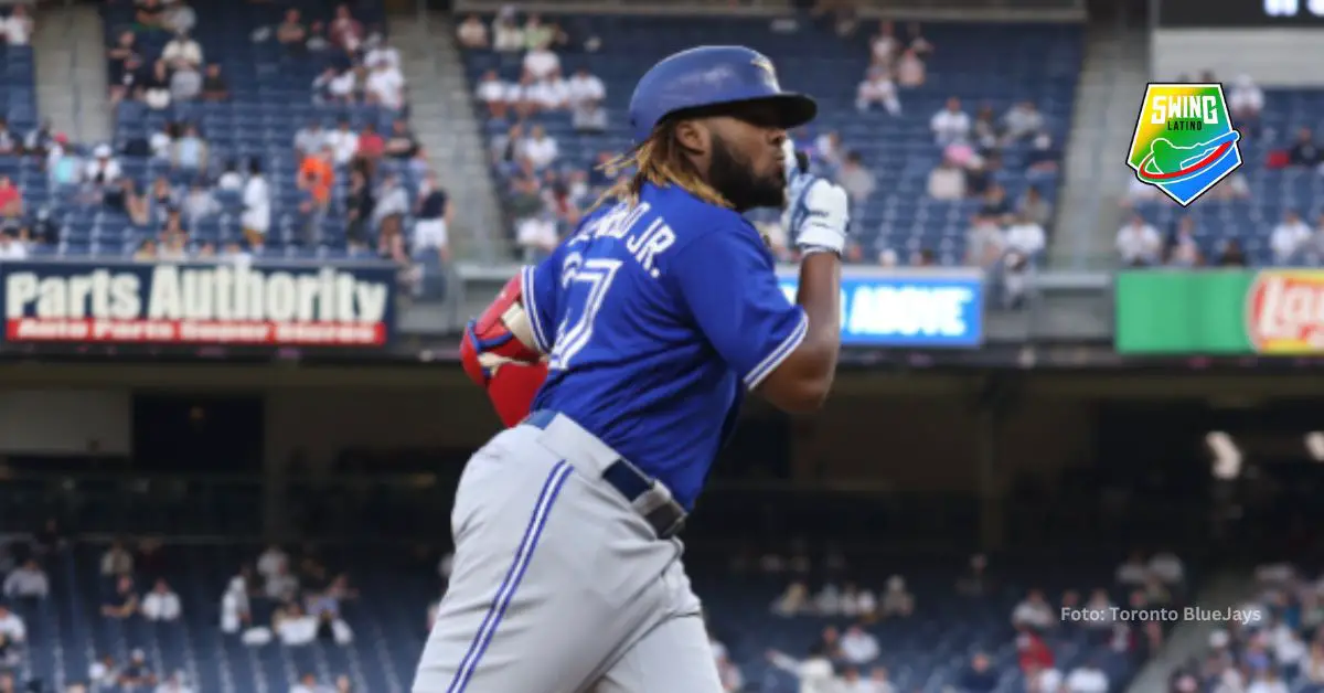 Vladimir Guerrero Jr. dio 3, dos a más de 400 pies ante Boston en el Fenway Park