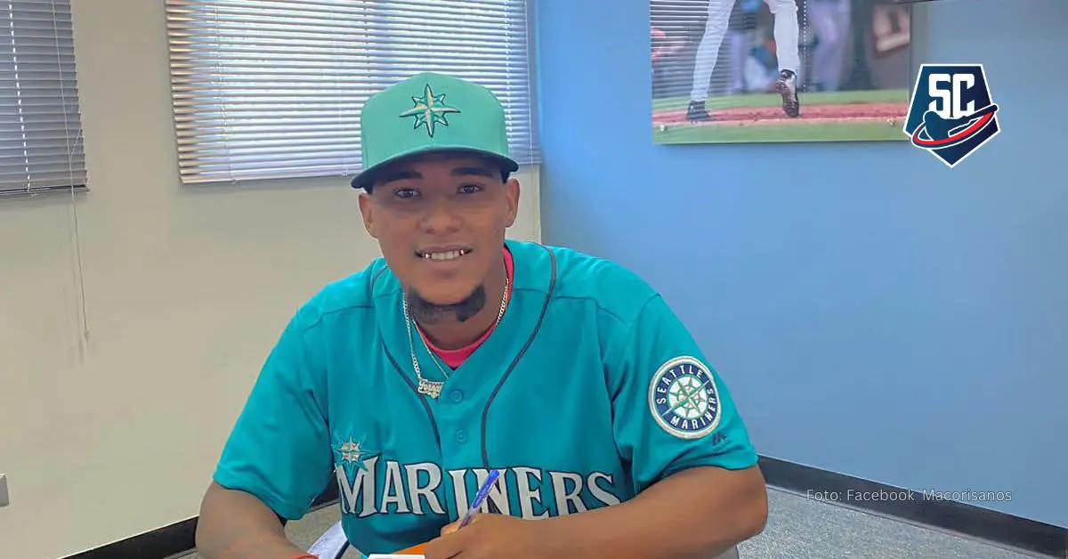 21-year-old Cuban from Houston signs with Seattle