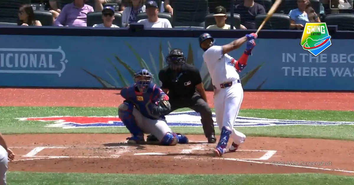 Vladimir Guerrero Jr. conectó jonrón por el jardín derecho, recorriendo 365 pies y alcanzando una velocidad de salida de 103.5 mph