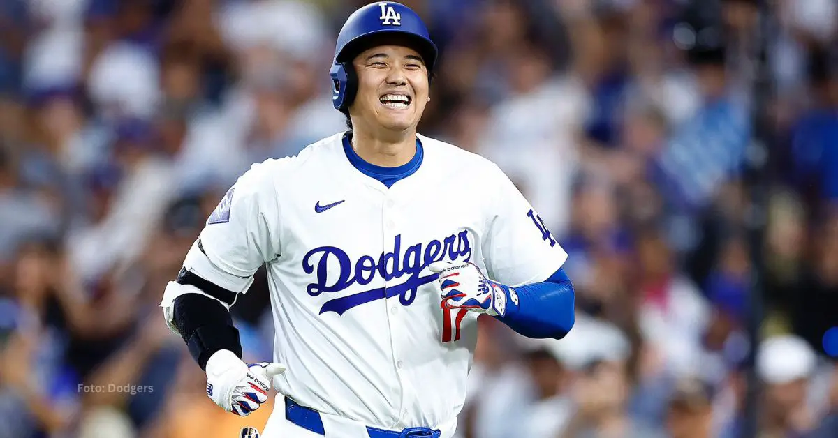 Shohei Ohtani celebrando su histórico jonrón en Los Angeles