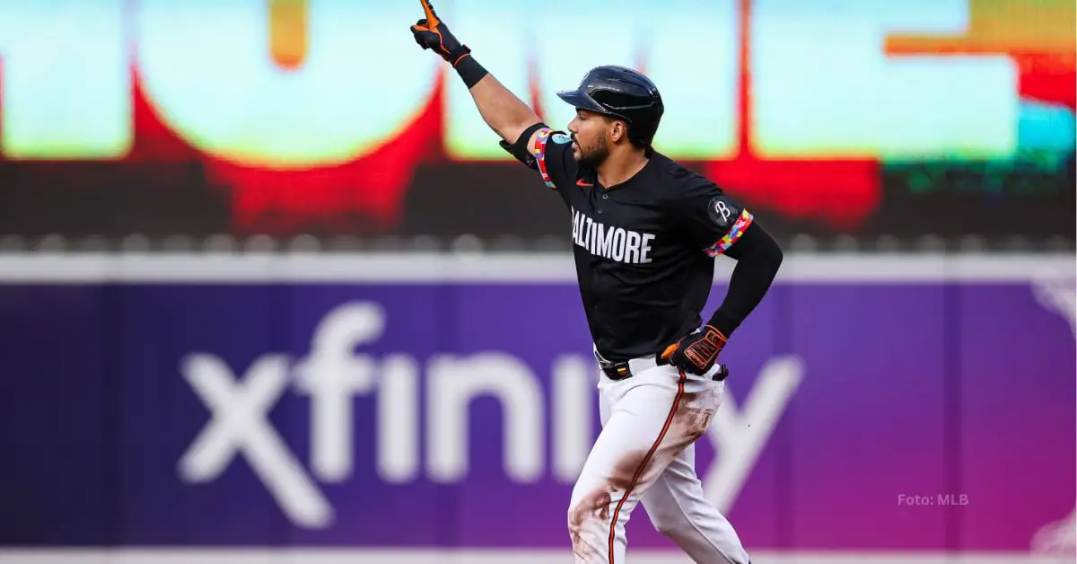 Anthony Santander corriendo las bases con Baltimore Orioles