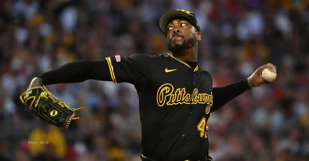 Aroldis Chapman lanzando con Pittsburgh Pirates