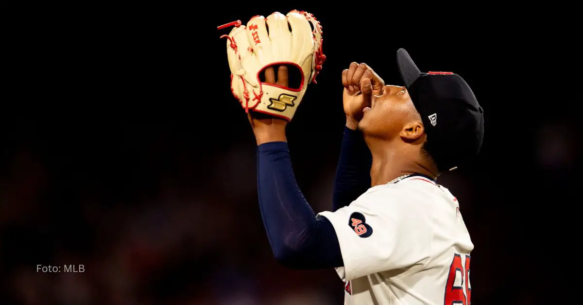 Brayan Bello lanzando con Boston Red Sox.