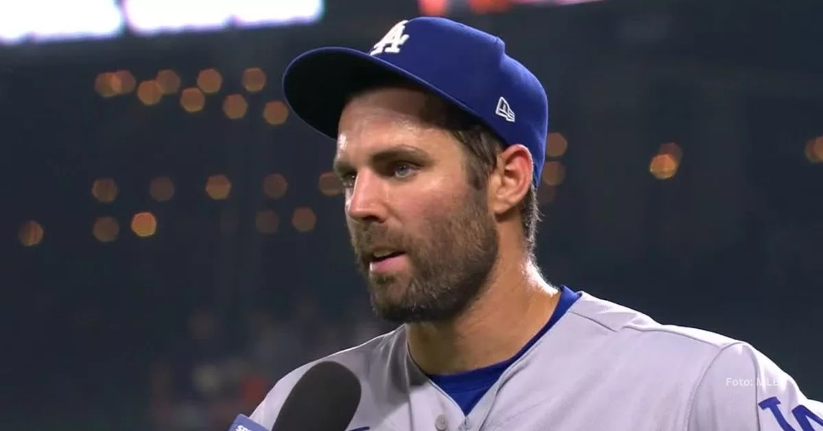 Chris Taylor en una entrevista después del juego de Los Angeles Dodgers