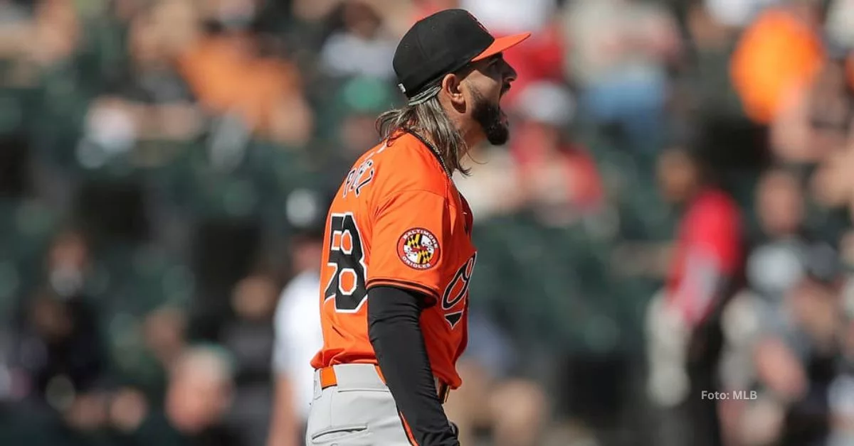 Cionel Pérez grita en desahogo luego de conseguir un out para el equipo Baltimore Orioles