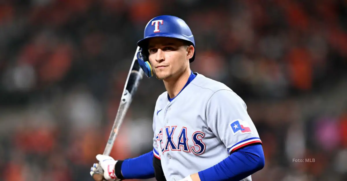 Corey Seager con el uniforme de Texas Rangers