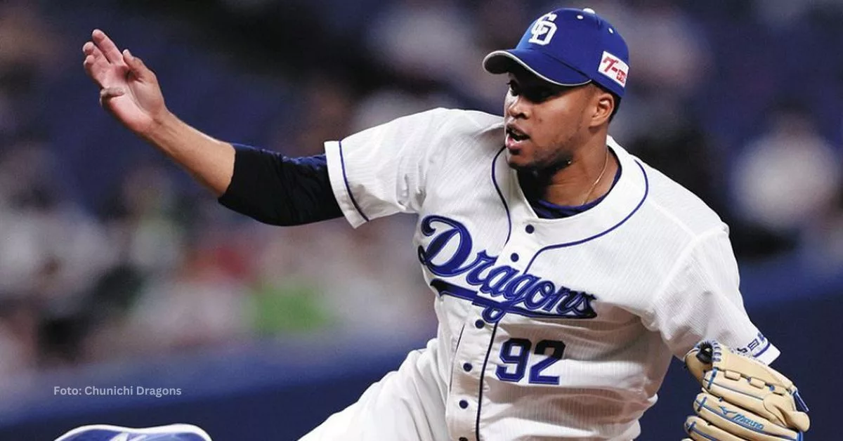 Raidel Martínez trabajando con Chunichi en Japón