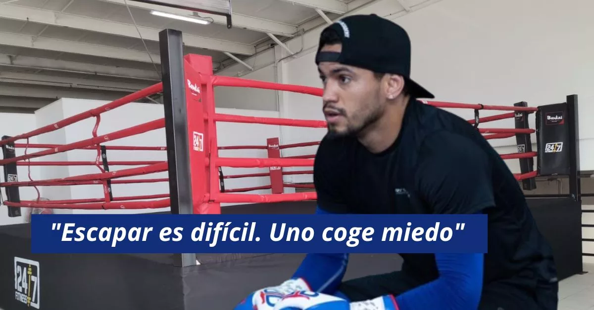 Cubano Robeisy Ramírez pensativo junto a un ring de boxeo