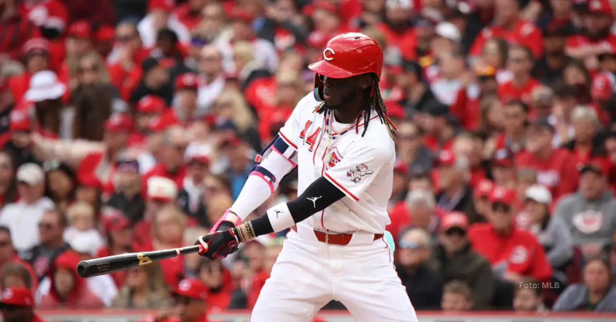 Elly De La Cruz con el uniforme de Cincinnati Reds