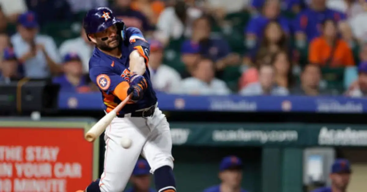 El venezolano Jose Altuve haciendo swing con Houston Astros