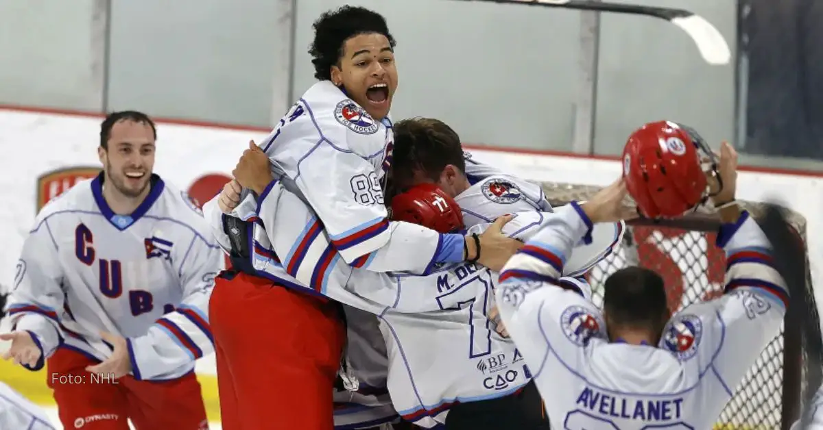 Equipo Cuba Tropicals de Hockey sobre hielo celebrando el 1er lugar de la Amerigol LATAM Cup 2024