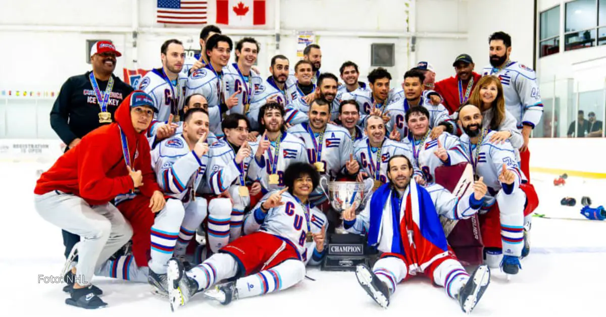 Equipo Cuba de Hockey sobre hielo celebrando el 1er lugar de la Amerigol LATAM Cup 2024