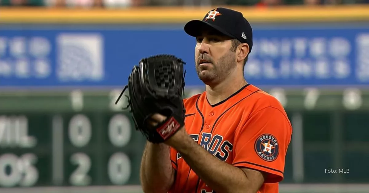 Justin Verlander antes de lanzar un pitcheo con Houston Astros en MLB