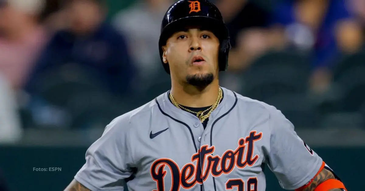 Javier Báez desconcertado luego de fallar un turno con Detroit Tigers