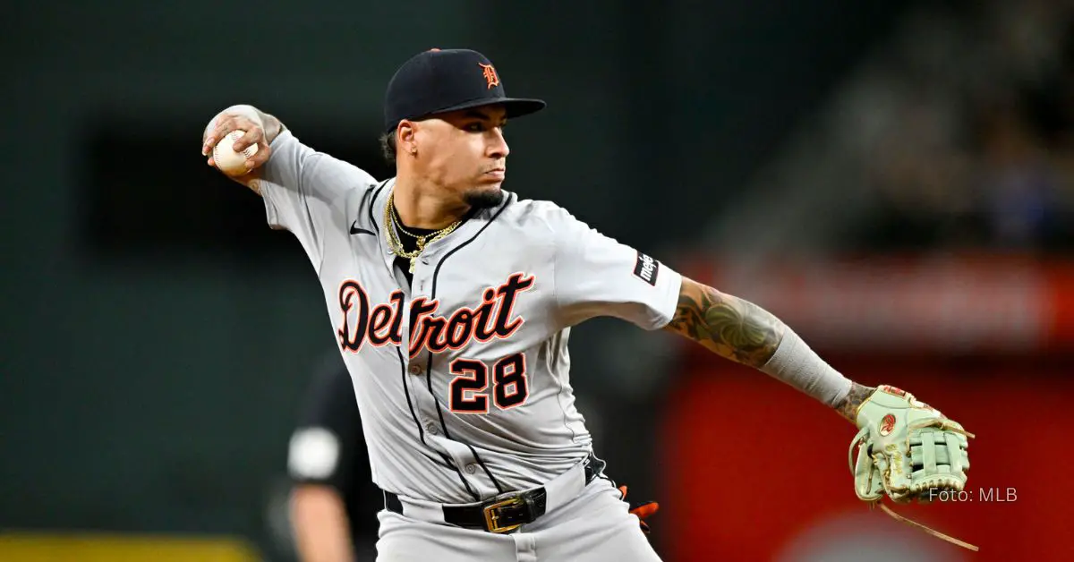 Javier Báez lanzando con Detroit Tigers