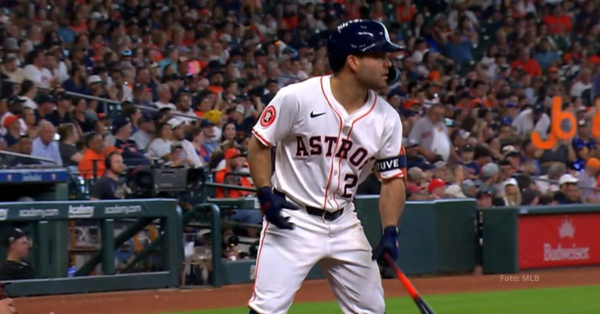 Jose Altuve tomando un turno con Houston Astros