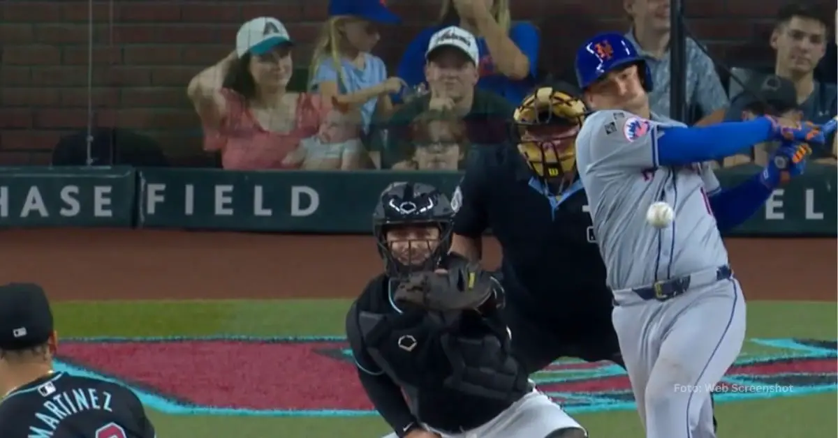 Jose Iglesias haciendo swing en el New York Mets vs Arizona