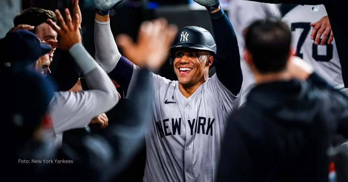 Juan Soto celebrando en el clubhouse de New York Yankees