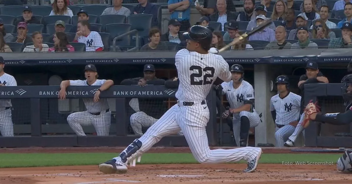 Juan Soto conectando jonrón en Yankee Stadium