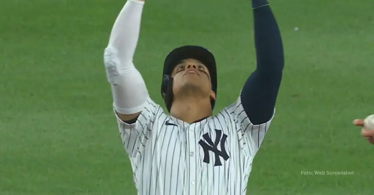 Juan Soto celebrando su batazo con Yankees