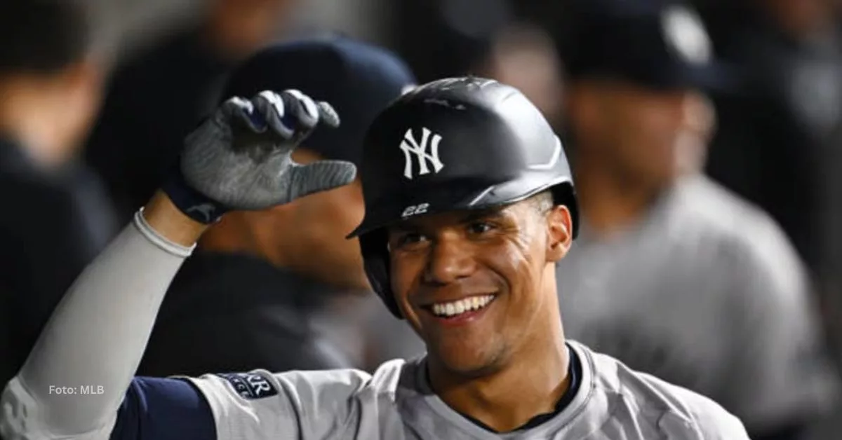 Juan Soto celebra en el dugout de New York Yankees