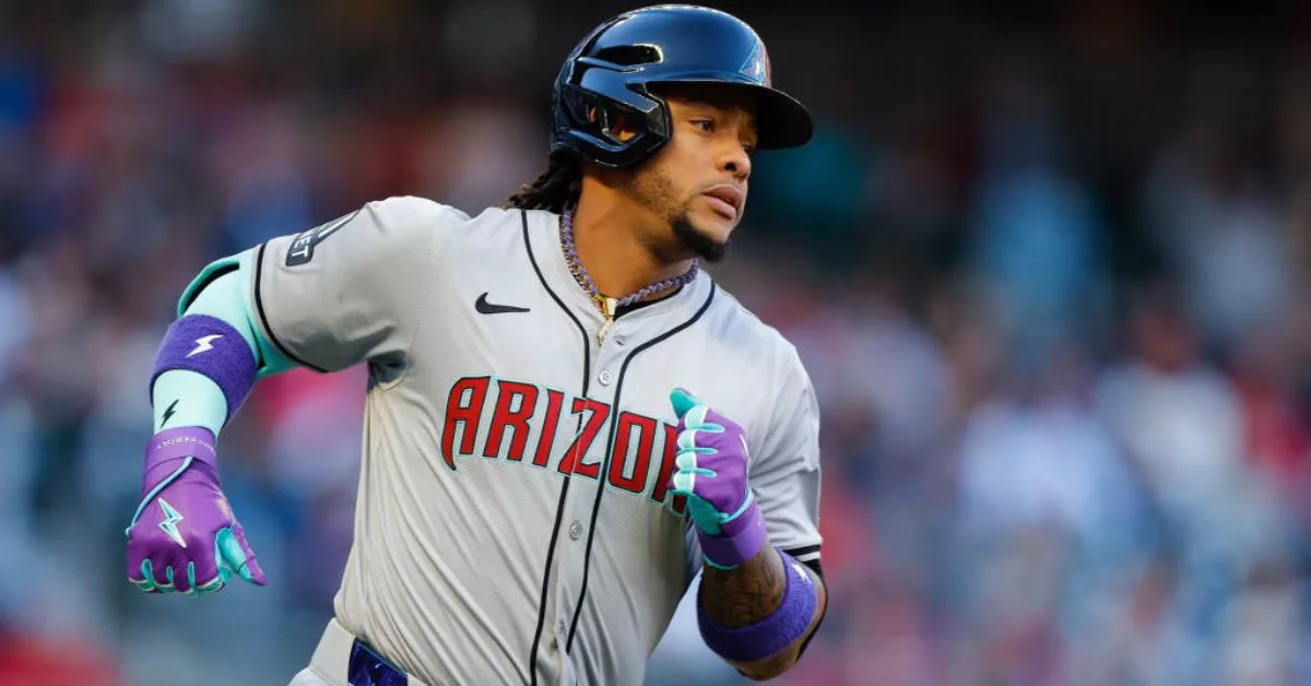 Ketel Marte con el uniforme gris de Arizona Diamondbacks y rostro de preocupación en MLB