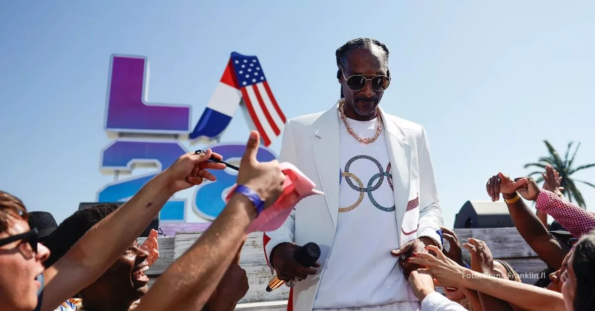 Snoop Dogg cantando en el cierre de los Juegos Olímpicos de Paris 2024