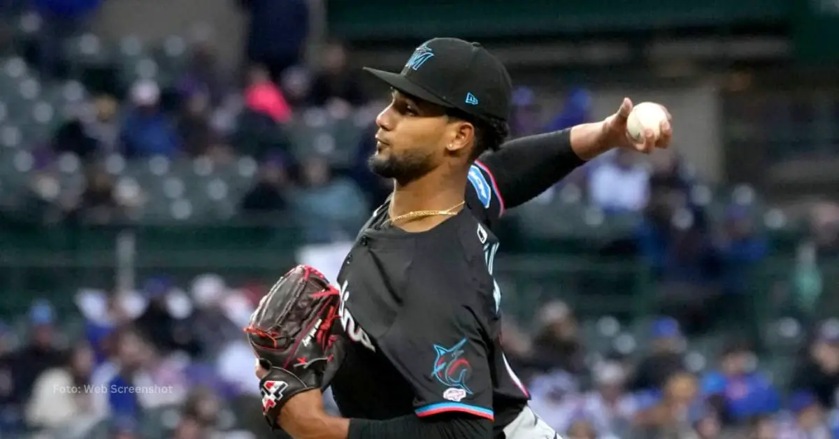 Roddery Muñoz lanzando con Miami Marlins