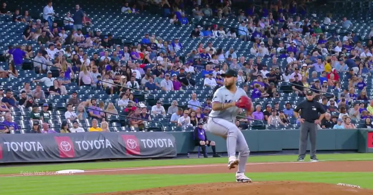 Jonathan Bermúdez trabajando con Miami Marlins