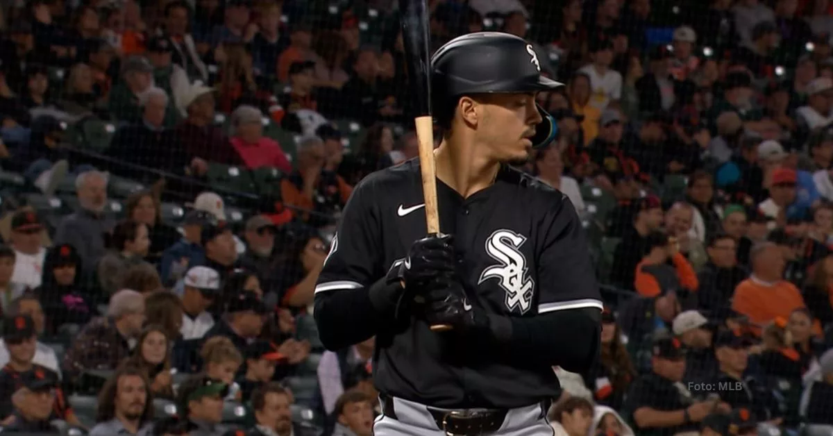 Miguel Vargas tomando un turno con Chicago White Sox