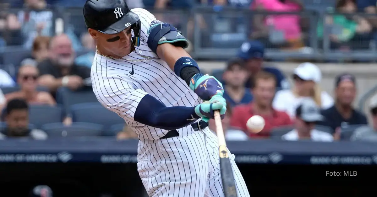 Aaron Judge conectando su jonrón 49 con Yankees en 2024