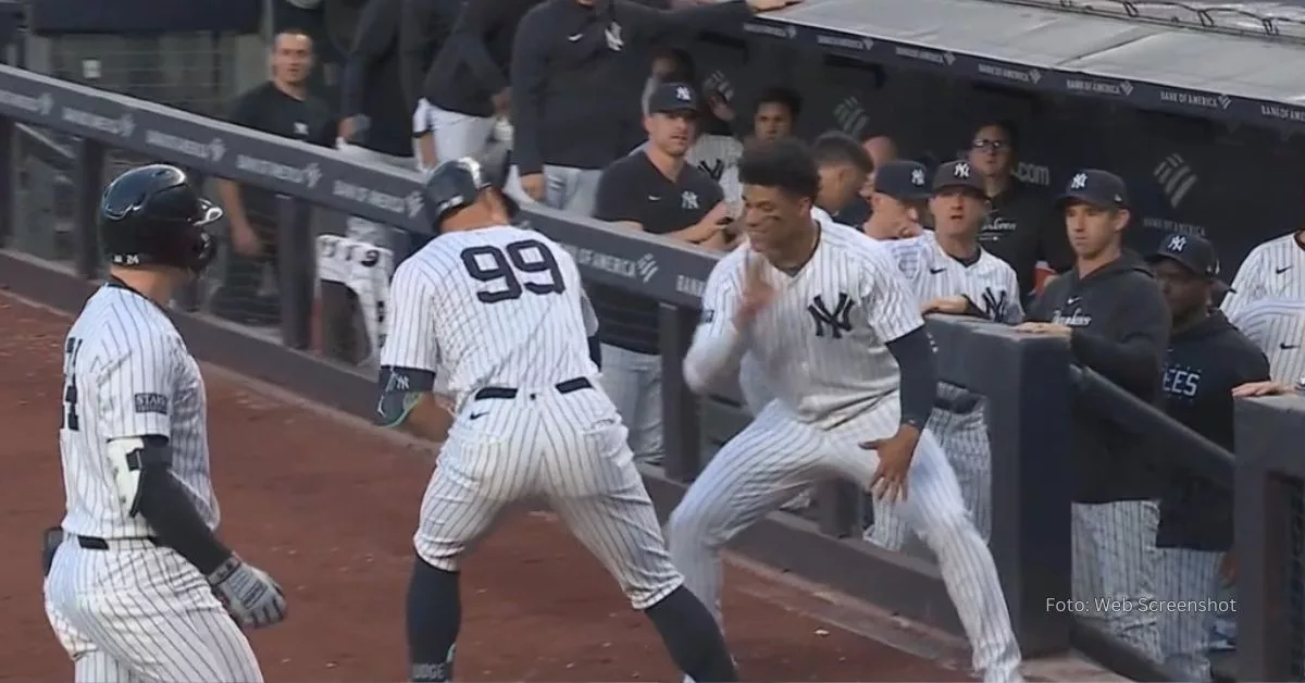 Juan Soto y Aaron Judge celebrando en el clubhouse de New York Yankees