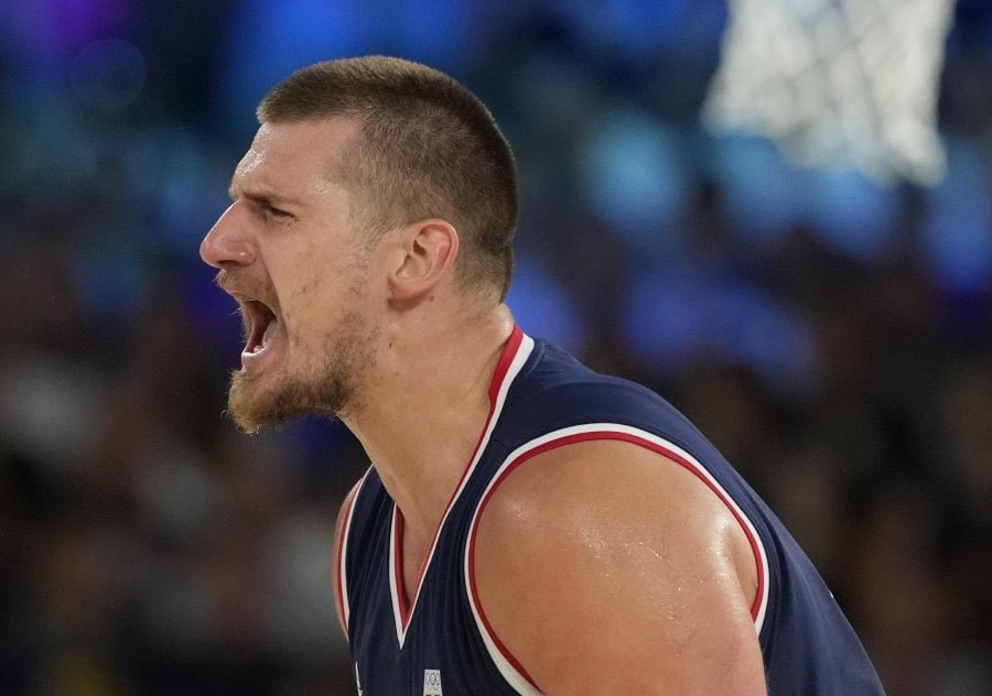 El tres veces MVP, Nikola Jokic, se colgó una medalla en París 2024