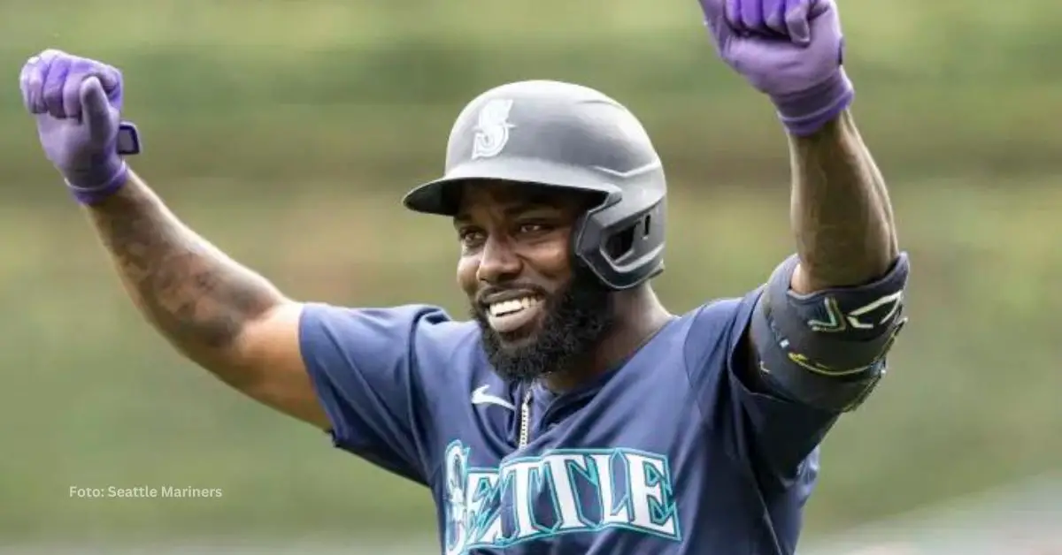 Randy Arozarena celebrando con Seattle Mariners