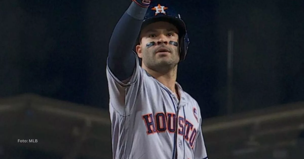 Jose Altuve con el uniforme gris de Houston Astros