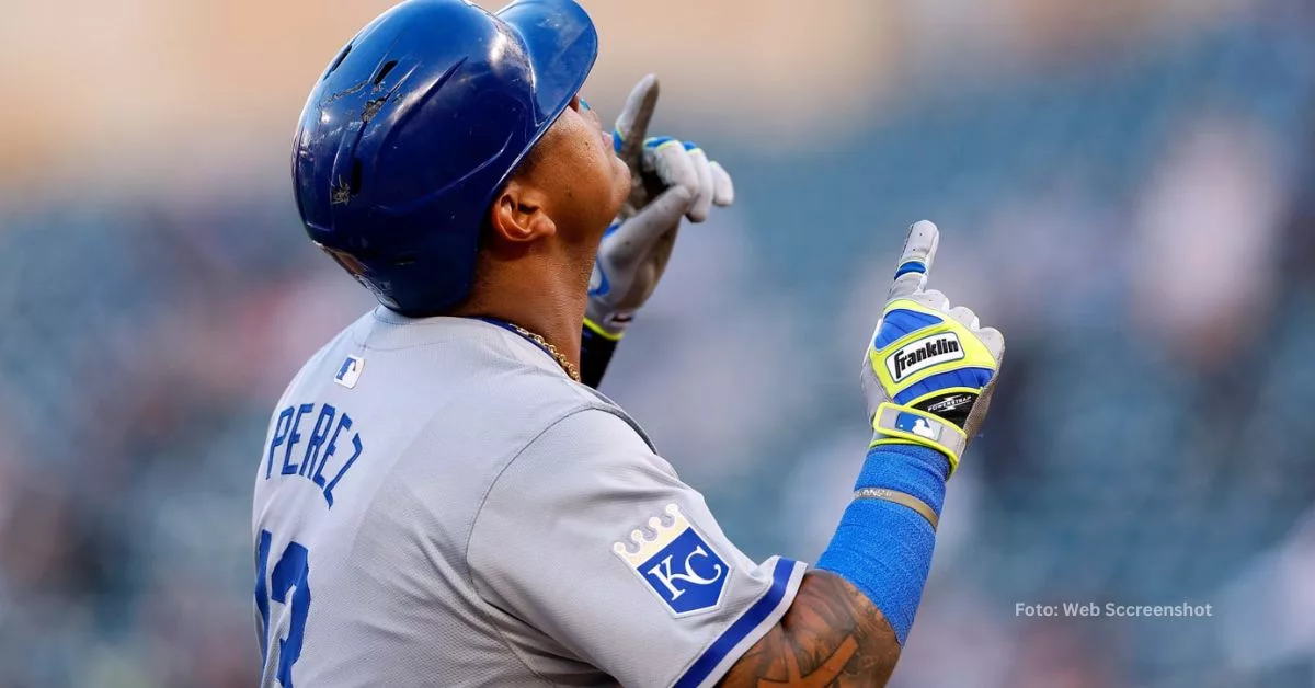 Salvador Pérez celebrando un batazo con Kansas City Royals