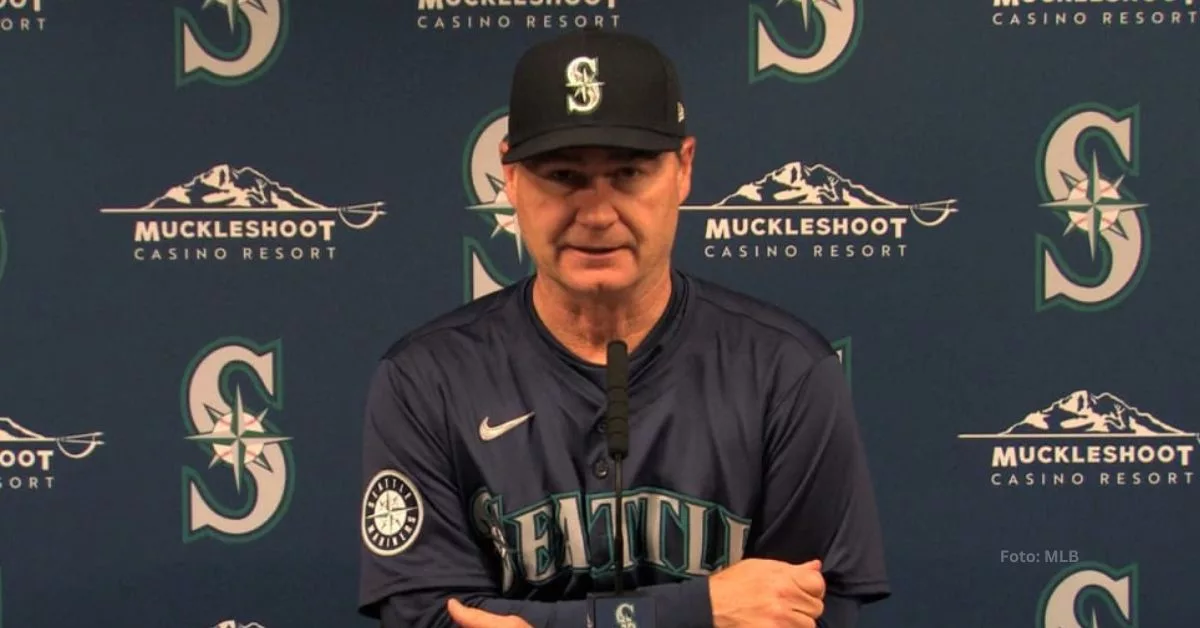 Scott Servais en una rueda de prensa después de un juego de Seattle Mariners