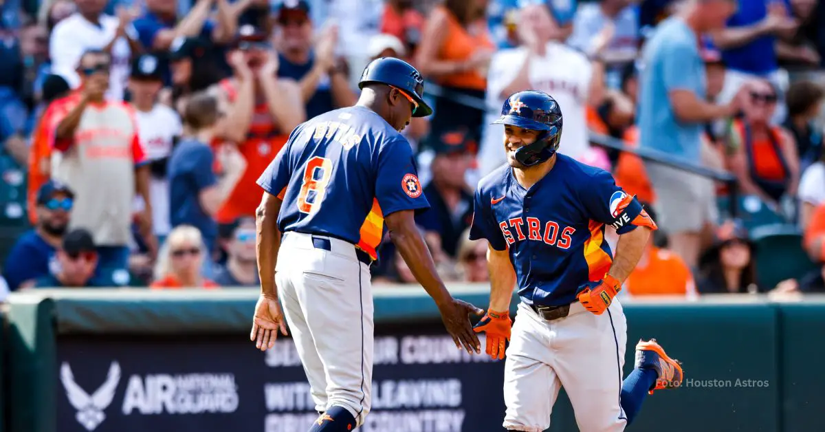 Jose Altuve luego del jonron con Houston Astros