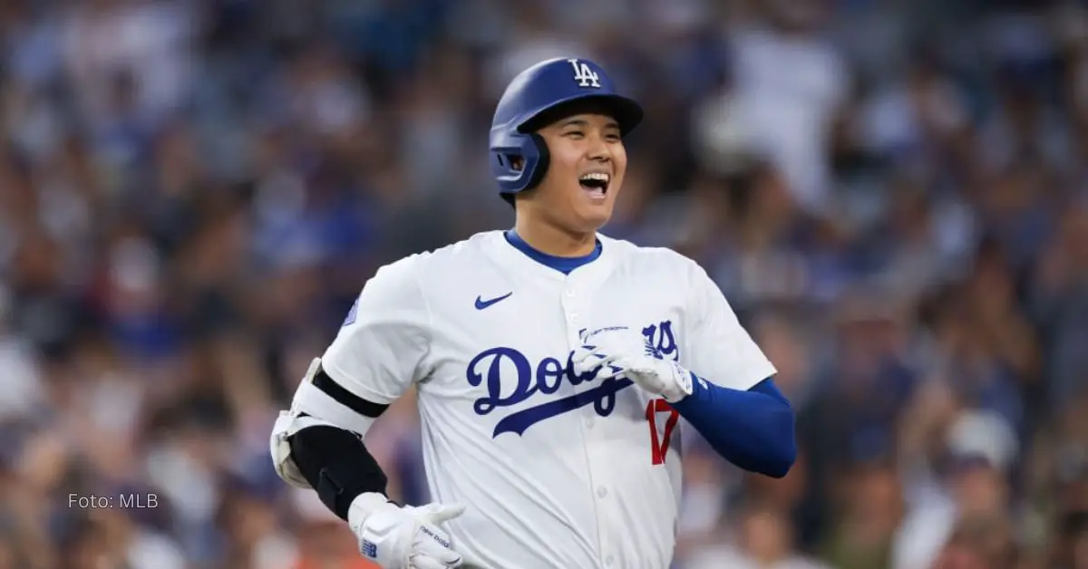 Shohei Ohtani celebrando jonrón 42 con Dodgers en la temporada 2024 de Grande Ligas