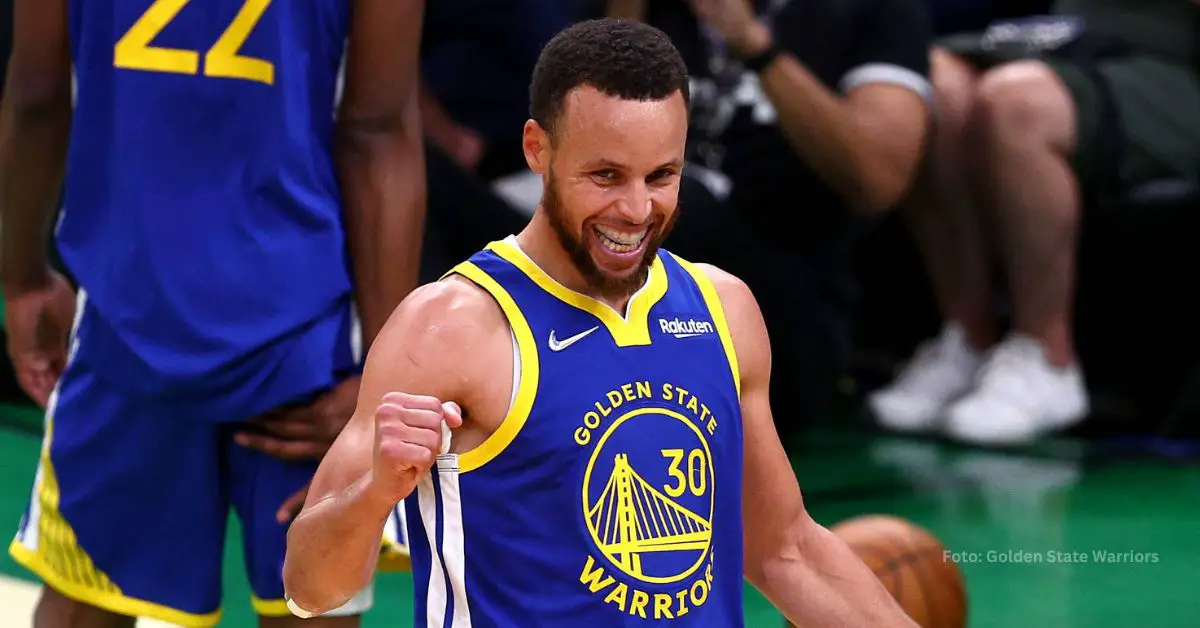 Stephen Curry oficializó su permanencia en el equipo hasta la temporada 2026-2027 de la NBA